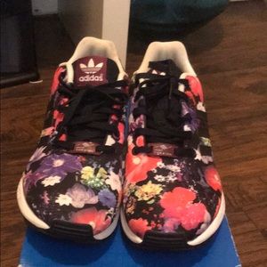 Adidas flux sneaker. Kids size 7